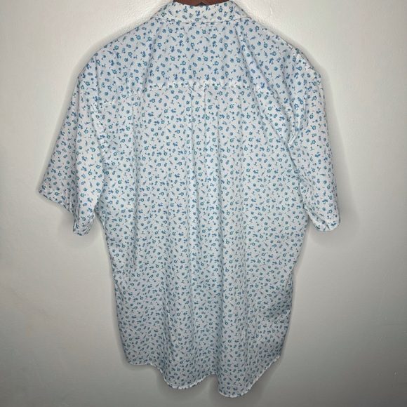 IZOD Short Sleeve Button Down‎ Shirt Size XLT - Picture 2 of 6
